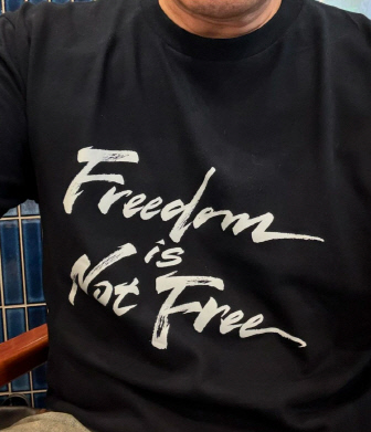 "Freedom is not free"νŸ 簳 